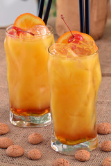 Coctel de frutas,bebida alcohólica.