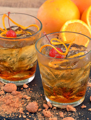 Coctel de naranja con amaretto, bebida alcohólica.