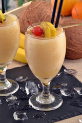 Pina colada,coctel de piña,bebida alcohólica.