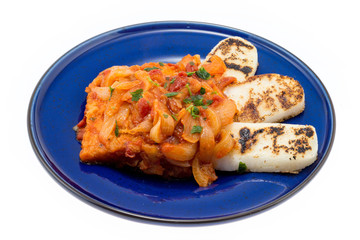 Baccalà in umido con cipolle e fette di polenta  abbrustolita