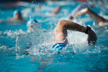 Wettkampfschwimmer bei Triathlon