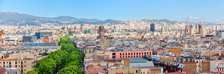 Fototapeta premium Aerial view of La Rambla and the skyline of Barcelona Panorama