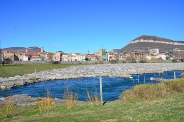 Rivière du Tarn, ville de Millau 