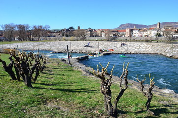 Rivière du Tarn, ville de Millau 