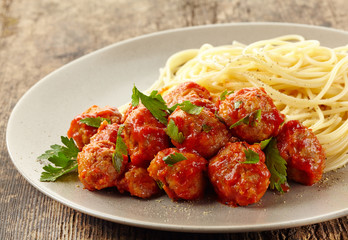 Meatballs with tomato sauce and spaghetti