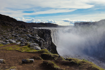 Fototapeta premium Beatiful Vibrant Picture of icendic waterfall in iceland