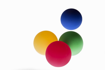 Pelotas pequeñas de colores
