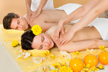 Obraz na płótnie Canvas Couple Receiving Shoulder Massage At Spa