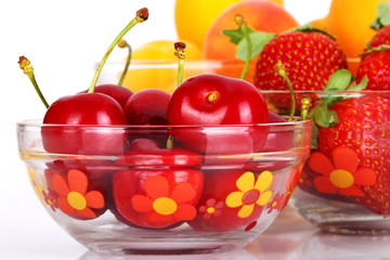 Coppe in vetro con frutta