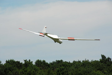 Segelflugzeug beim Landeanflug