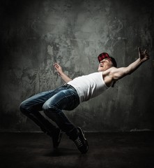 Fototapeta na wymiar Man dancer showing break-dancing moves