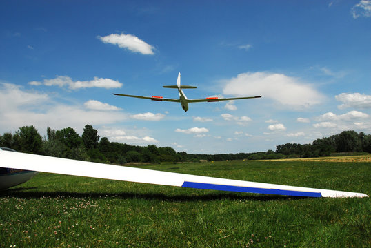 Segelflugzeug bei der Landung