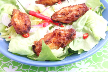 Frischer Salat mit Huhn