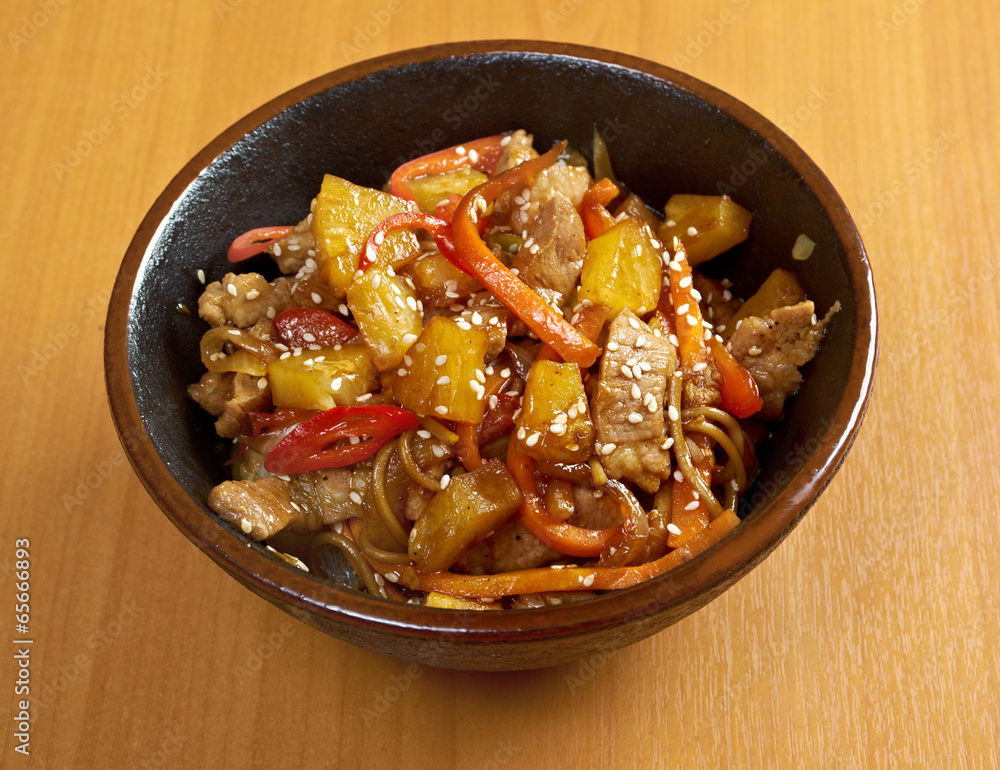 Sticker udon with meat and vegetables