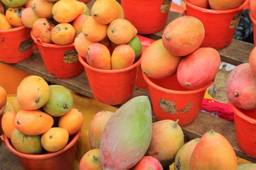 Ripe mangoes for sale in a Mexican farmers market