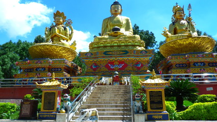 Statues Bouddha G&eacute;antes