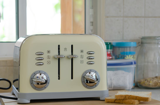 bread toaster