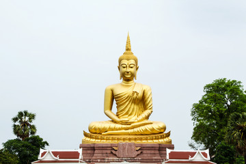 golden buddha statue in thailand