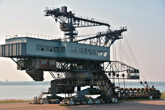 Bagger im stillgelegten Tagebau Ferropolis