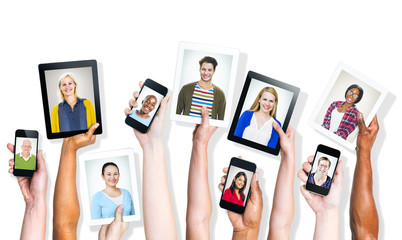 Hands Holding Digital Devices with People's Images © Rawpixel.com