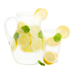 jar and glass  of lemonad