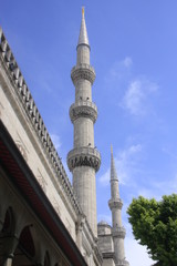 Fototapeta na wymiar les minarets de la mosquée bleue