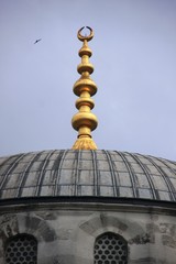 Fototapeta na wymiar le croissant de la mosquée bleue