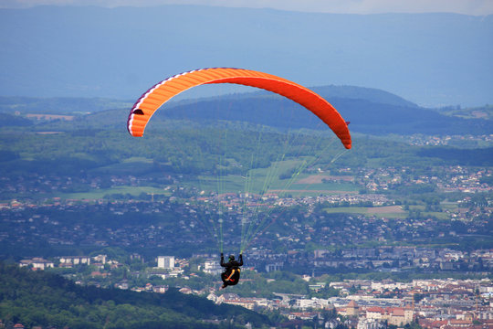paraglider over lake Annecy