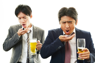 ビールを飲みすぎたサラリーマン