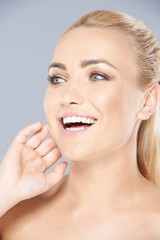 Obraz premium Beautiful young blond girl laughing