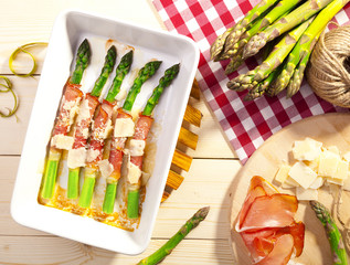 Roasted asparagus with ham and parmesan cheese