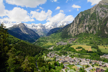 Fototapeta na wymiar La Conca di Pre Saint-Didier - Valle d'Aosta