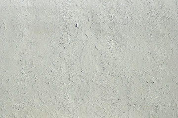 Weise Wand mit abblätternder Farbe