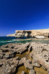 Fototapeta na wymiar Azure Window na Gozo Malta pionowa