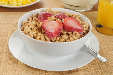 Cold oat cereal with strawberries