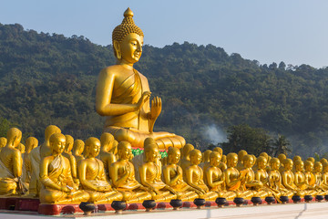 Makha Bucha, buddha with 1250 disciples statue