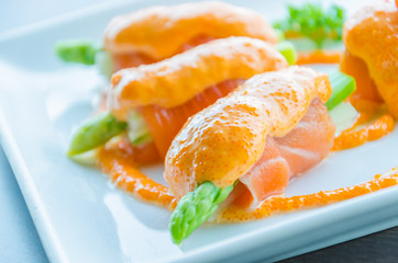 Salmon roll