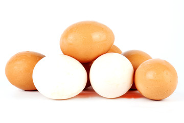 White and brown eggs