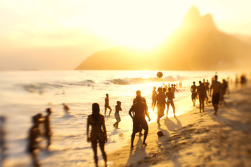 Brazilians Playing Altinho Keepy Uppy Beach Soccer Football - obrazy, fototapety, plakaty