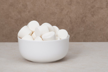 Fototapeta na wymiar Heap Of Marshmallows In White Bowl
