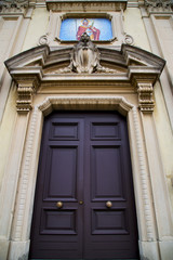 Fototapeta na wymiar Kościół caiello gallarate Varese WŁOCHY stare drzwi wejściowe