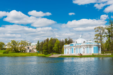 Obraz premium Pavilion Grotto and Cameron's Gallery in Catherine park in Tsars