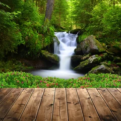 Deurstickers Prachtige waterval in groen bos © vencav