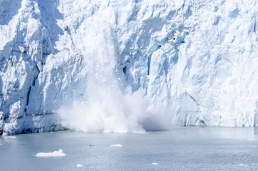Foto auf Acrylglas Gletscher Kalben des Marguerite-Gletschers in Alaska