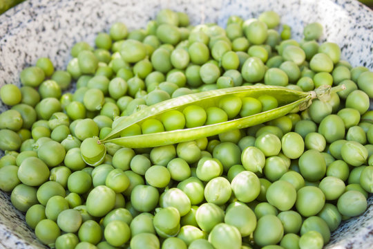 Prepared peas on plate closeup