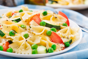 Pasta with zucchini, tomatoes and peas