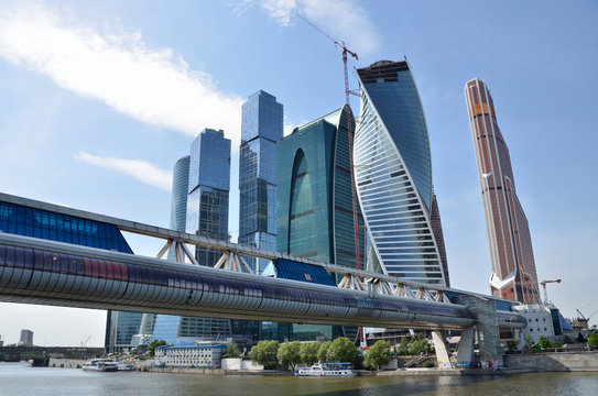Международный бизнес-центр "Москва-Сити" и мост "Багратион"