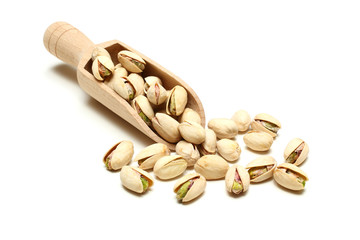 pistacchio su sfondo bianco