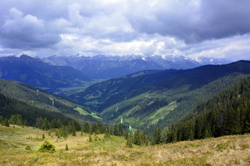 Fototapeta na wymiar wandern in den Alpen