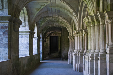 corredor del claustro cisterciense